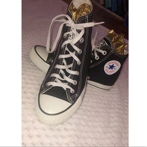 🖤Black & White High-Top Converse🤍